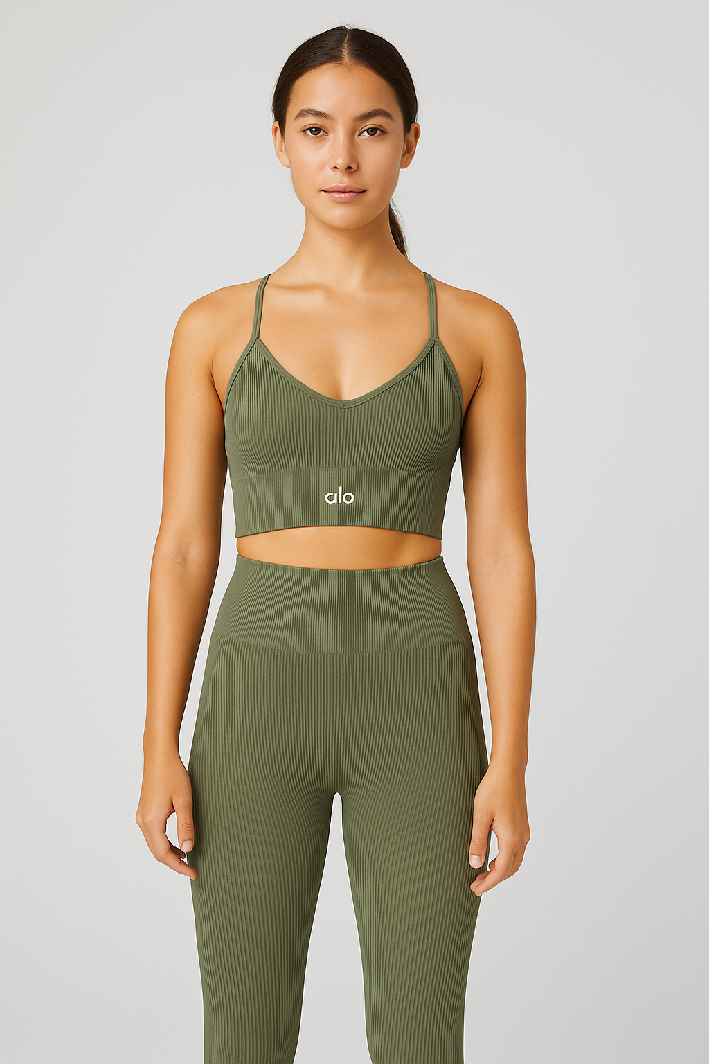 Conjunto deportivo verde oliva Top tirantes finos + Leggings acanalados